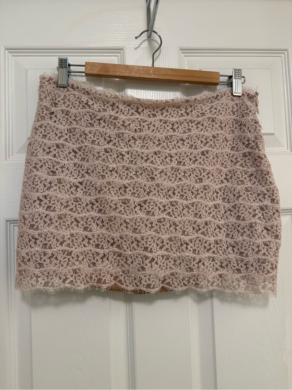 NWT Haute Hippie Tiered Eyelash Lace Overlay Mini Skirt *damaged*